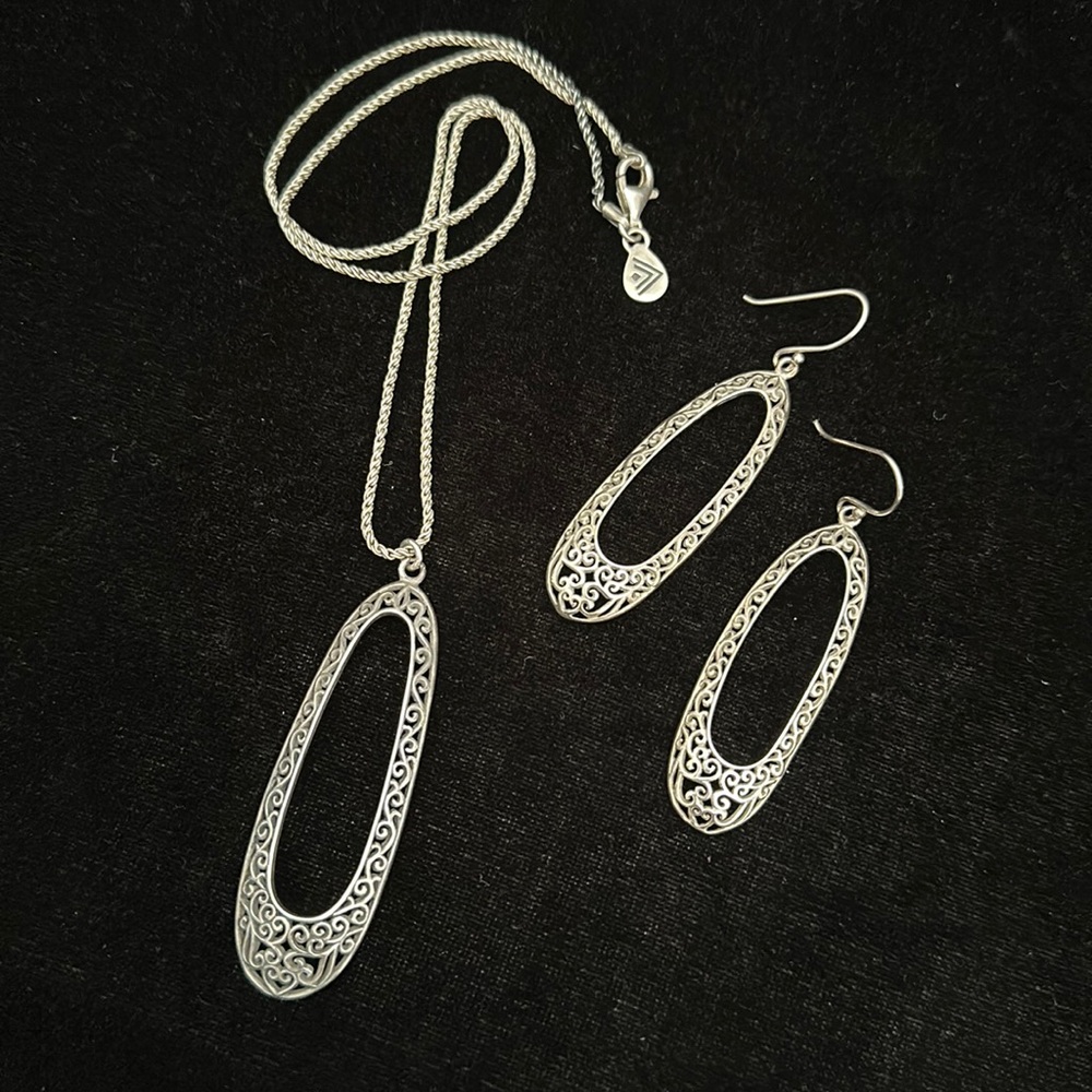 Silpada N1623/ W1621 Filigree oval pendant with matching earrings. Price firm